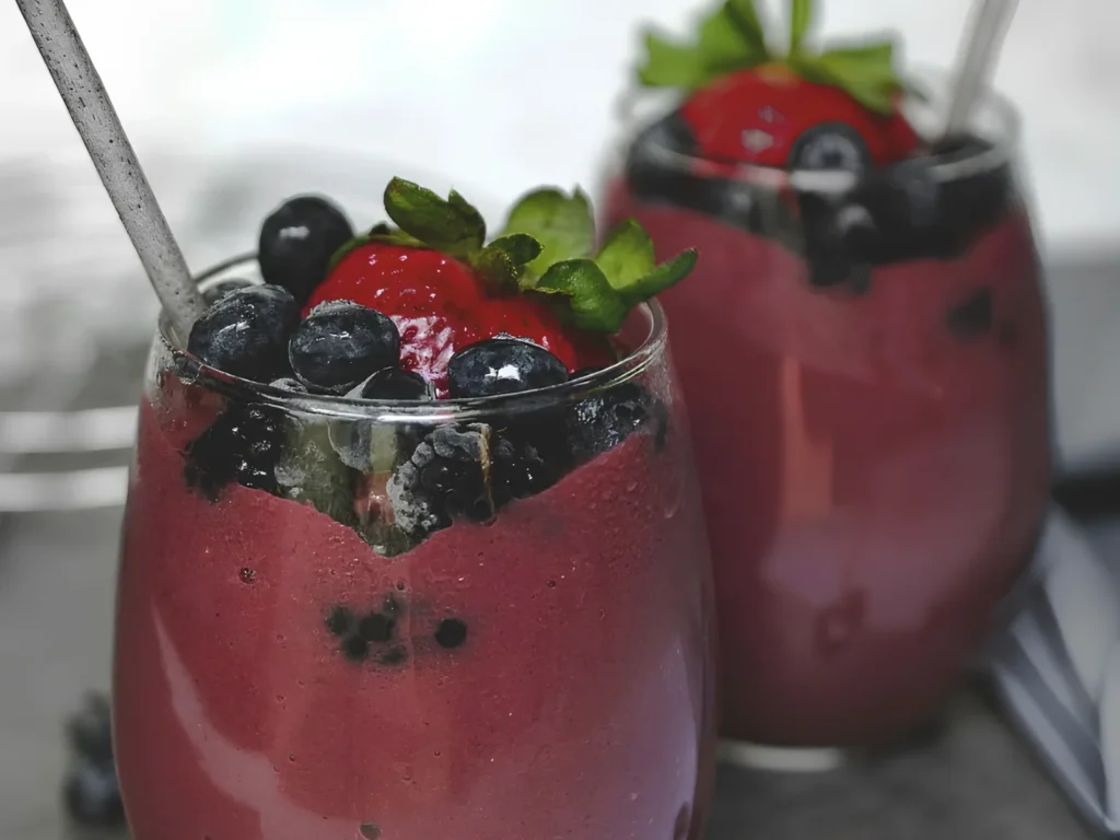 Image of a berry spinach smoothie