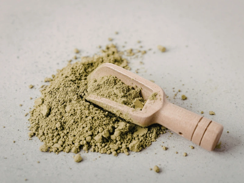 Example of low-quality greens powders with artificial colors and fillers.